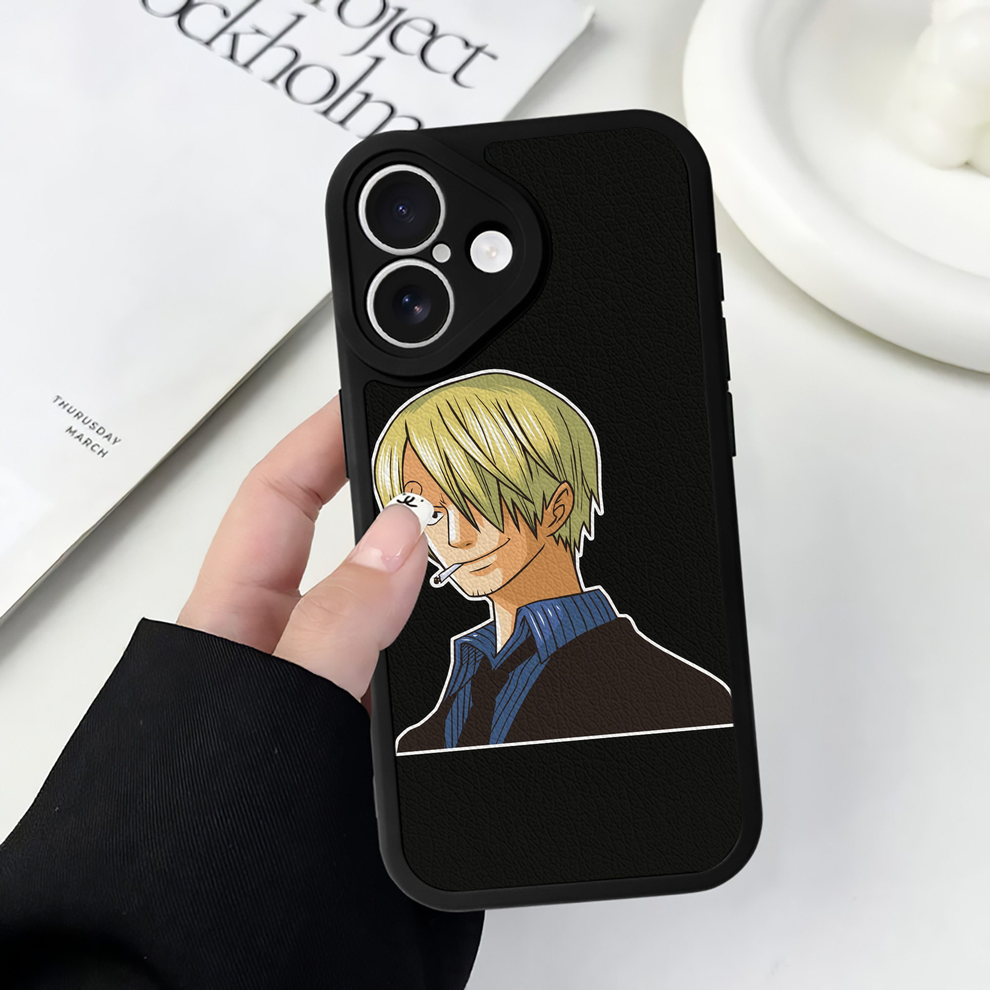 （画像用） ワンピース サンジ ONE PIECE Sanji 【iPhone 16シリーズ対応】シリコンスマホケース（レザー調） 材質：シリコン